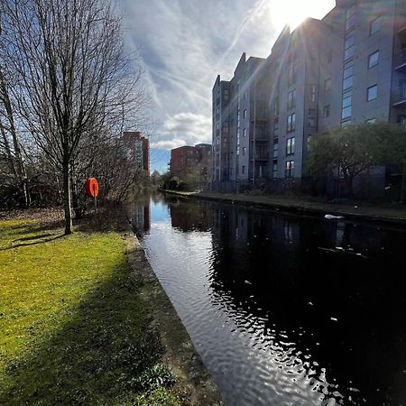 Serene 2-Bed Flat With Canal Views - Coop Live & Ethiad Mánchester Exterior foto